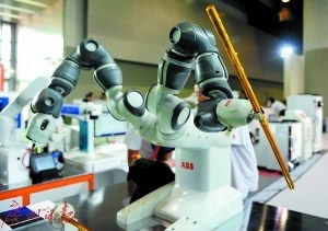 一邊投入一邊松綁 十項政策為工業(yè)轉(zhuǎn)型護(hù)航